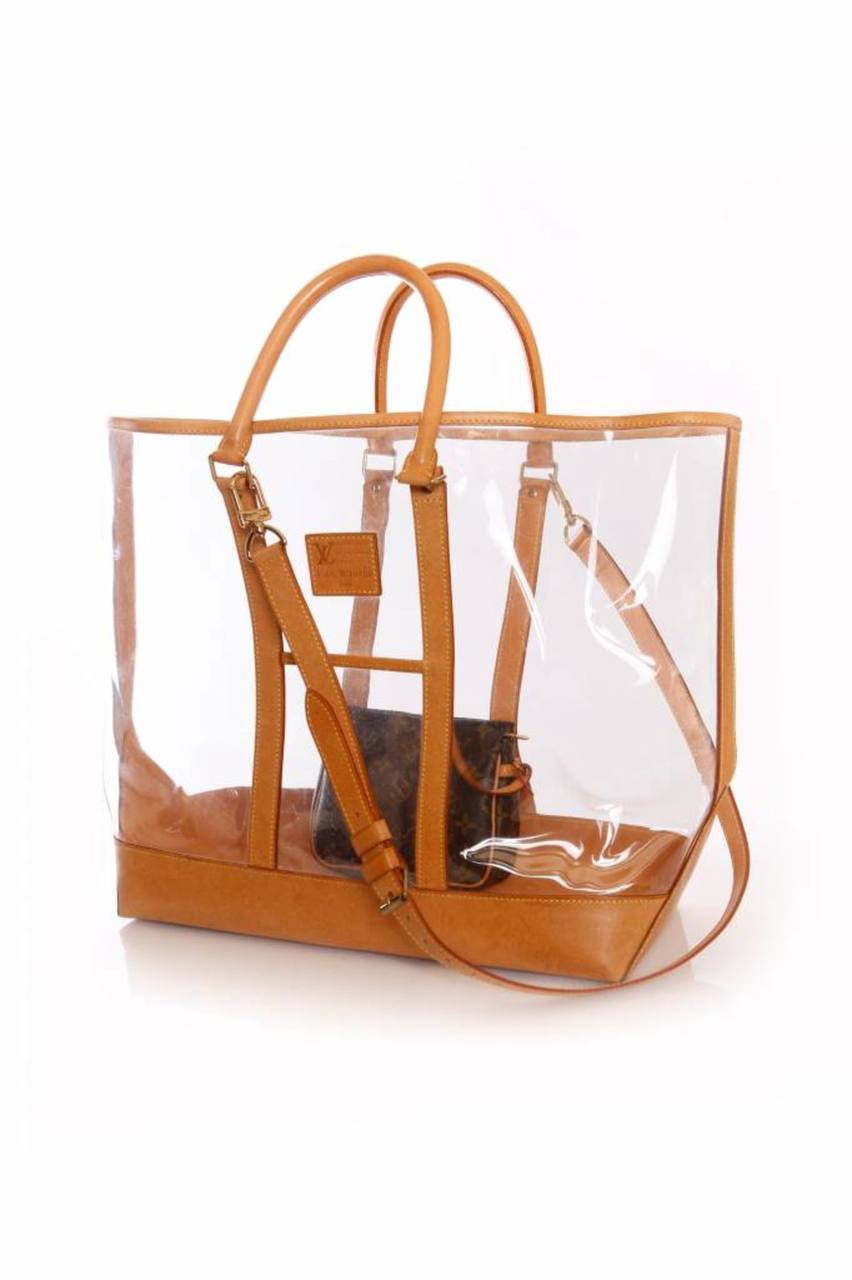 В поисках вещей из коллекции Louis Vuitton Centenaire был найден тоут от Isaac Mizrahi в прекрасном состоянии